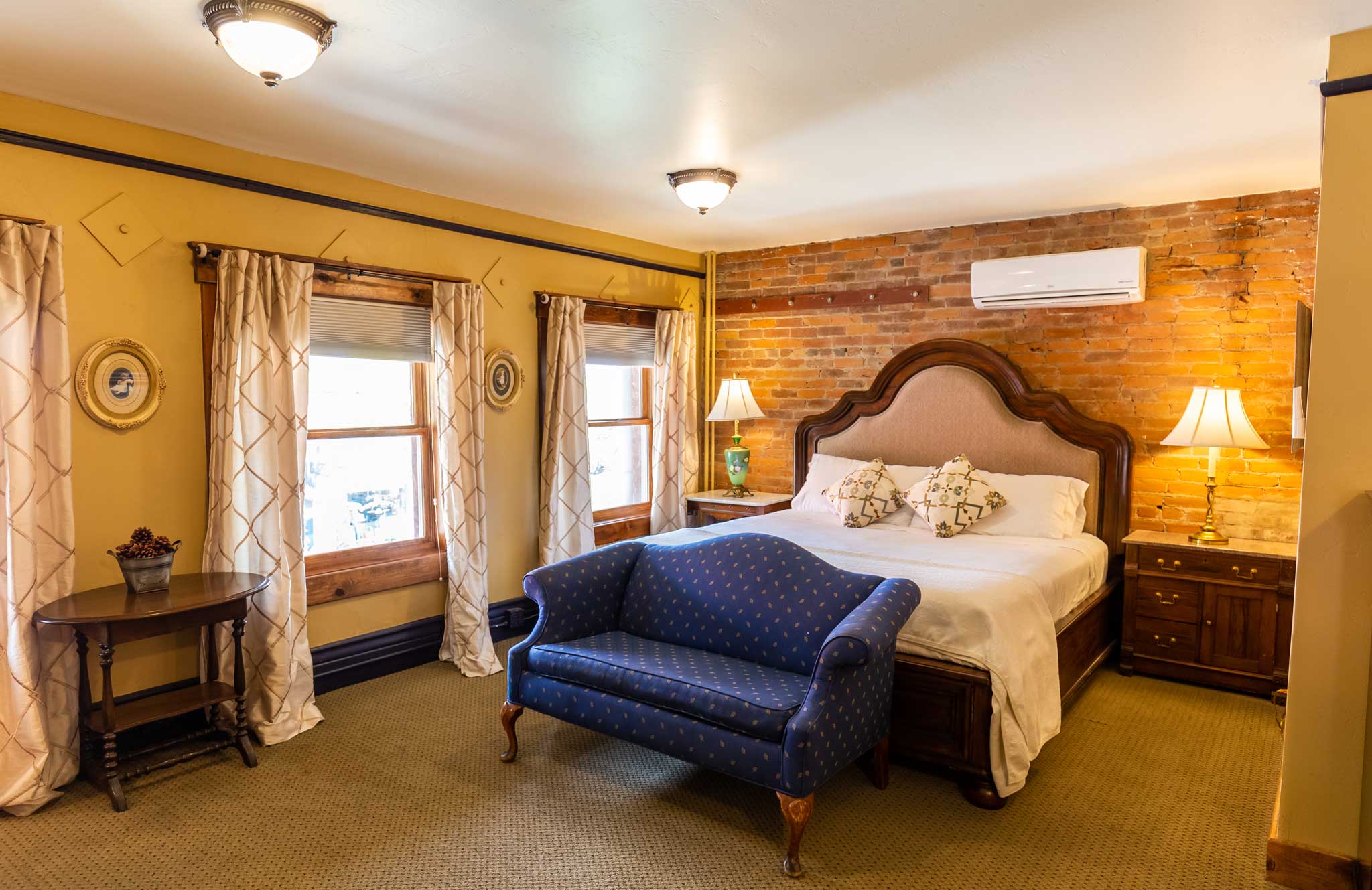 Hotel Rooms in Flagstaff | The Weatherford Hotel, Historic Hotel