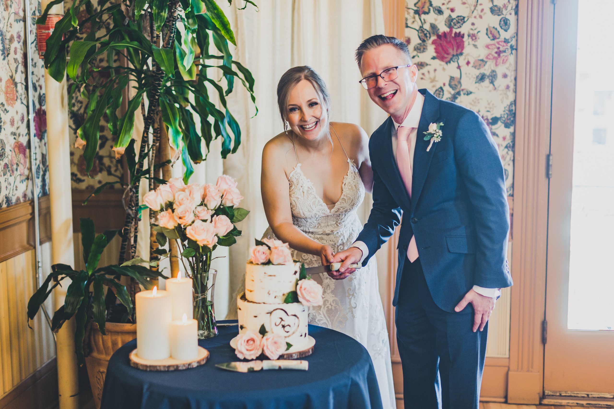 The oldest and most beautiful Flagstaff wedding venue right in the heart of downtown at the Weatherford Hotel in Flagstaff AZ | Have beautiful weddings at the Weatherford in Flagstaff Arizona | Weddings in Flagstaff | Flagstaff Weddings | Flagstaff Wedding Venue